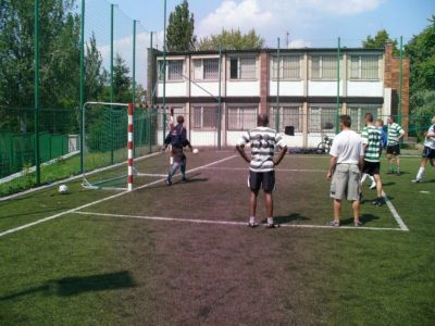 soupeřův branář právě zahodil penaltu
