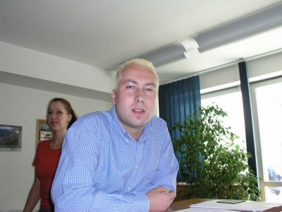 nařvanej Arab s bílym přelivem