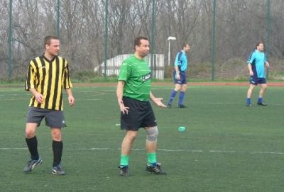Lehátko předstírá zájem o hru